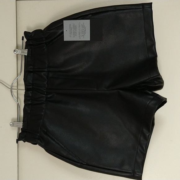 Black faux leather shorts paper bag size Xsmall - Picture 4 of 17